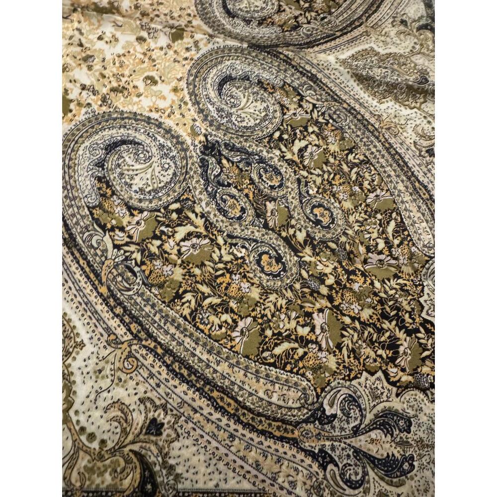 Elegant Paisley Pattern Square Scarf 121 - Picture 4 of 5